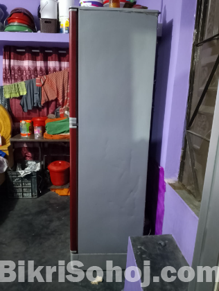 আর্জেন্ট ফ্রিজ বিক্রি করা হবে